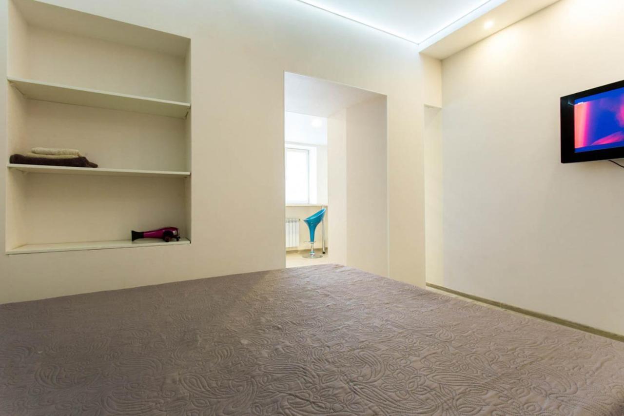 New Apartments In The City Center - Kuznechna Str. 26/2 คาร์คิฟ ภายนอก รูปภาพ