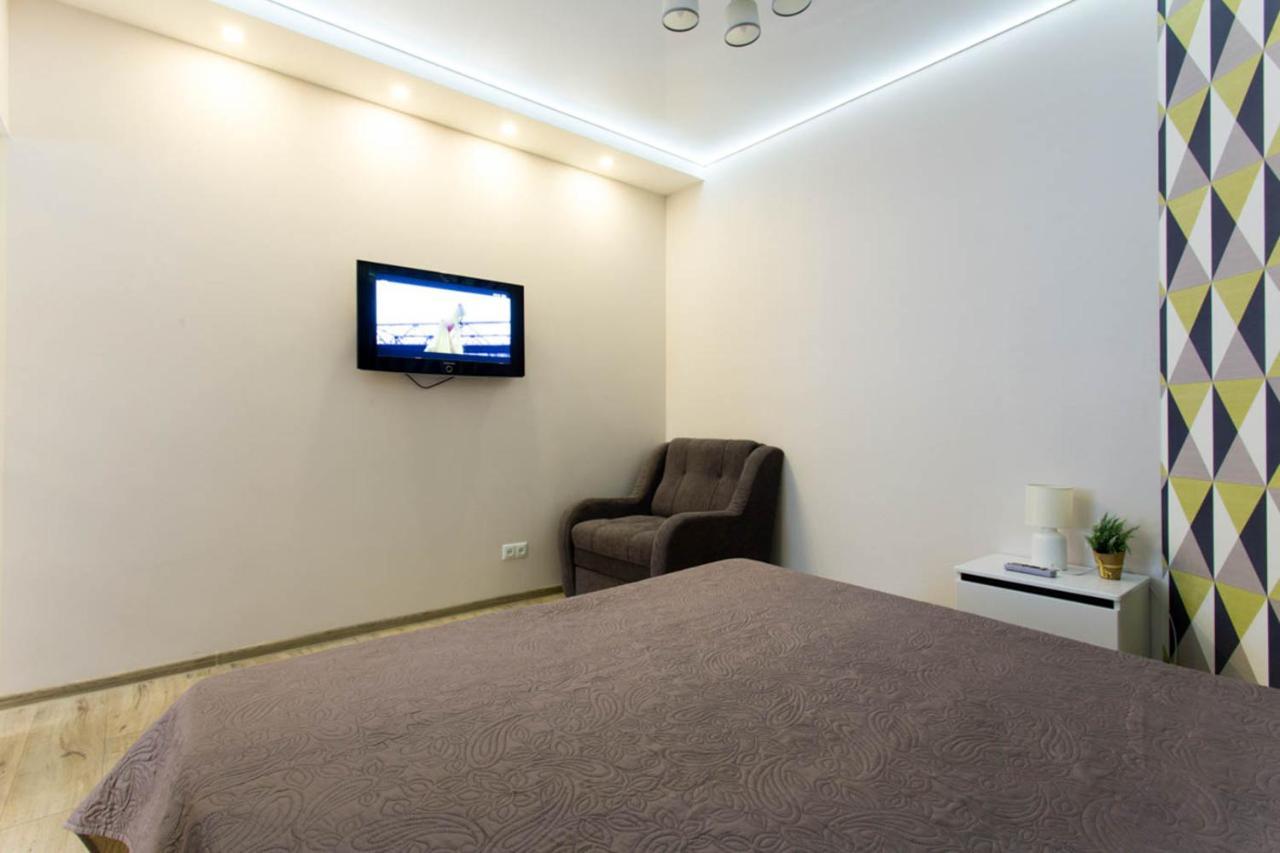 New Apartments In The City Center - Kuznechna Str. 26/2 คาร์คิฟ ภายนอก รูปภาพ
